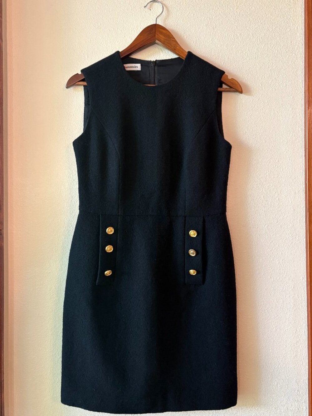 Le Pommier Sleeveless Mini Sheath Dress Tailored Gold Tone Buttons Pockets Sz 0